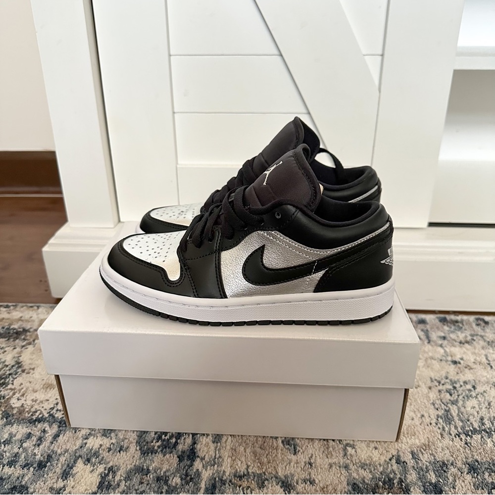 Air Jordan 1 NWT ✨ Black & Silver - Women size 5 - Shoe box included